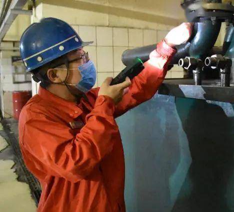 钢城先锋 机械设备的保健医生与保健器械